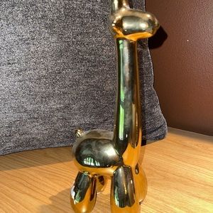 Giraffe figurine, gold